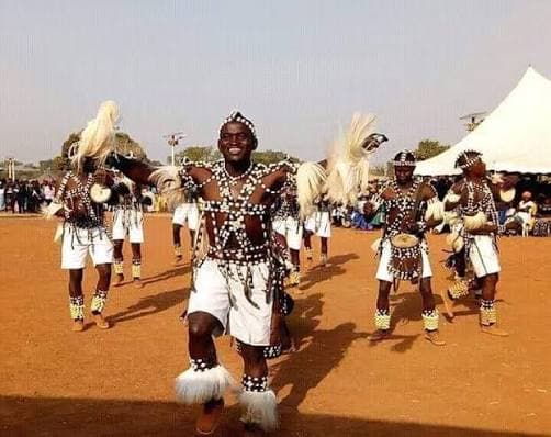Afizere dancers — dancers in performance